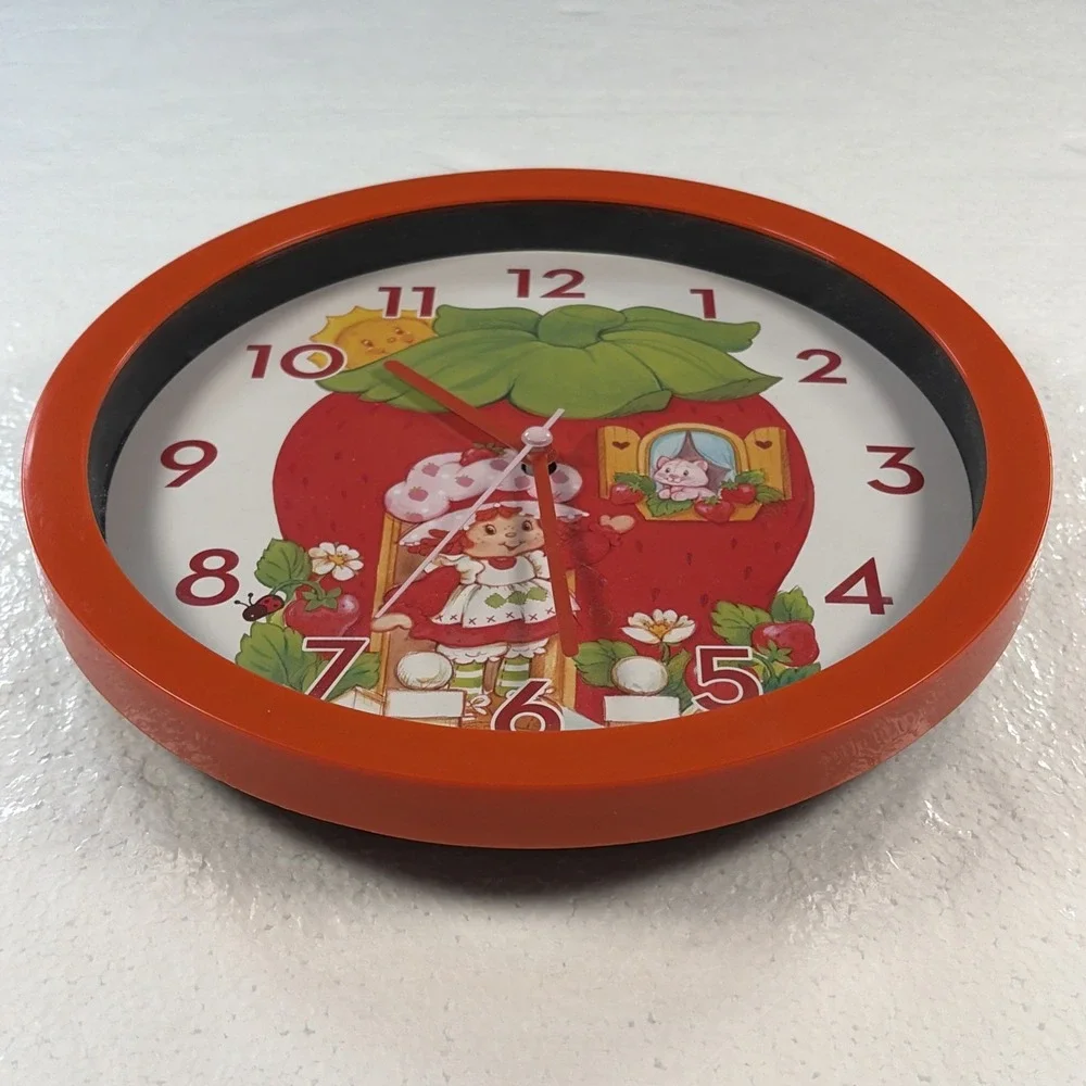 The World Of Strawberry Shortcake Battery Operated Wall Clock Working